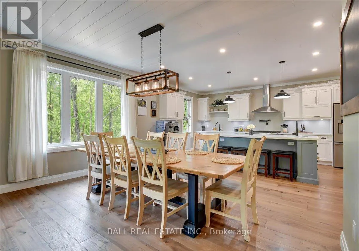 18 SIX FOOT BAY ROAD E