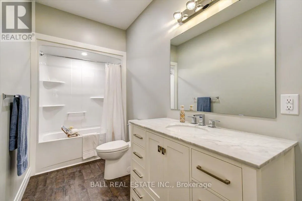 18 SIX FOOT BAY ROAD E