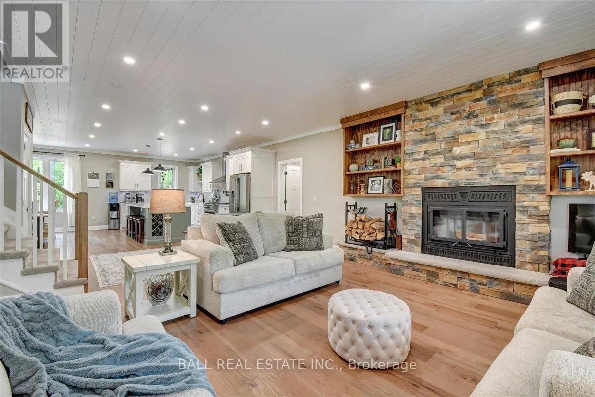 18 SIX FOOT BAY ROAD E