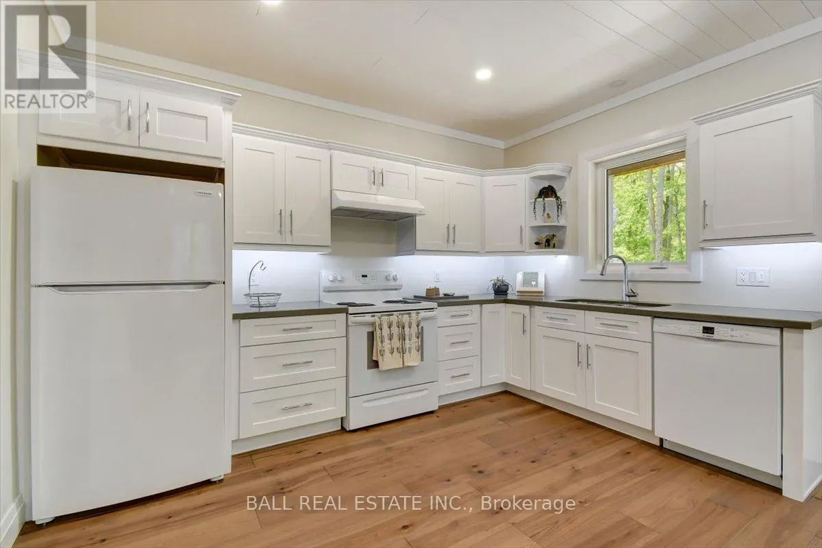 18 SIX FOOT BAY ROAD E