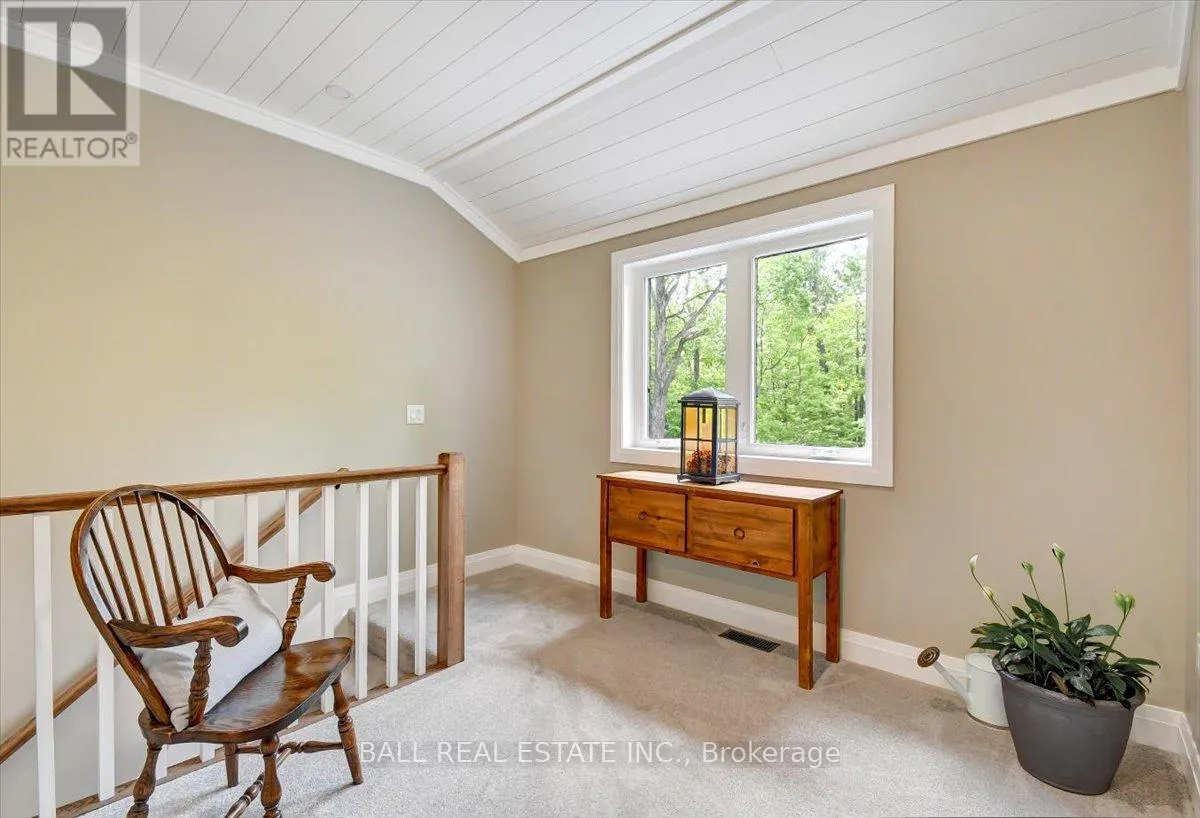 18 SIX FOOT BAY ROAD E
