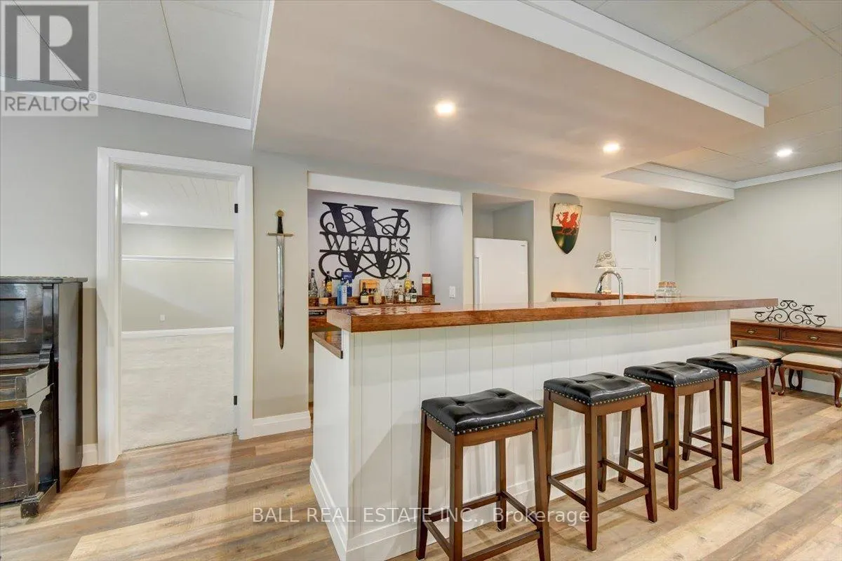 18 SIX FOOT BAY ROAD E