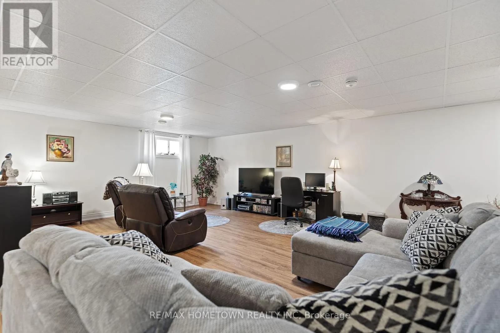 8 BILLINGS AVENUE W
