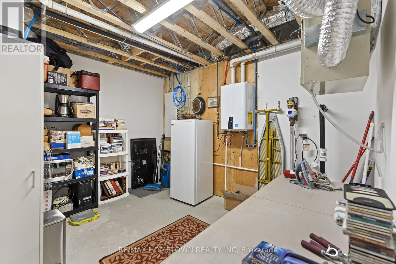 8 BILLINGS AVENUE W