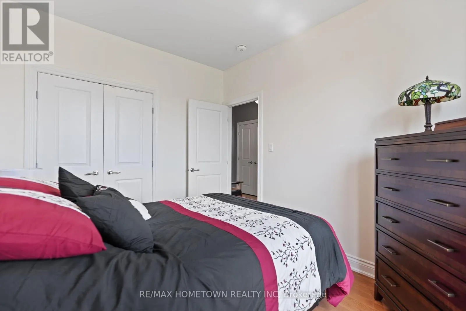 8 BILLINGS AVENUE W