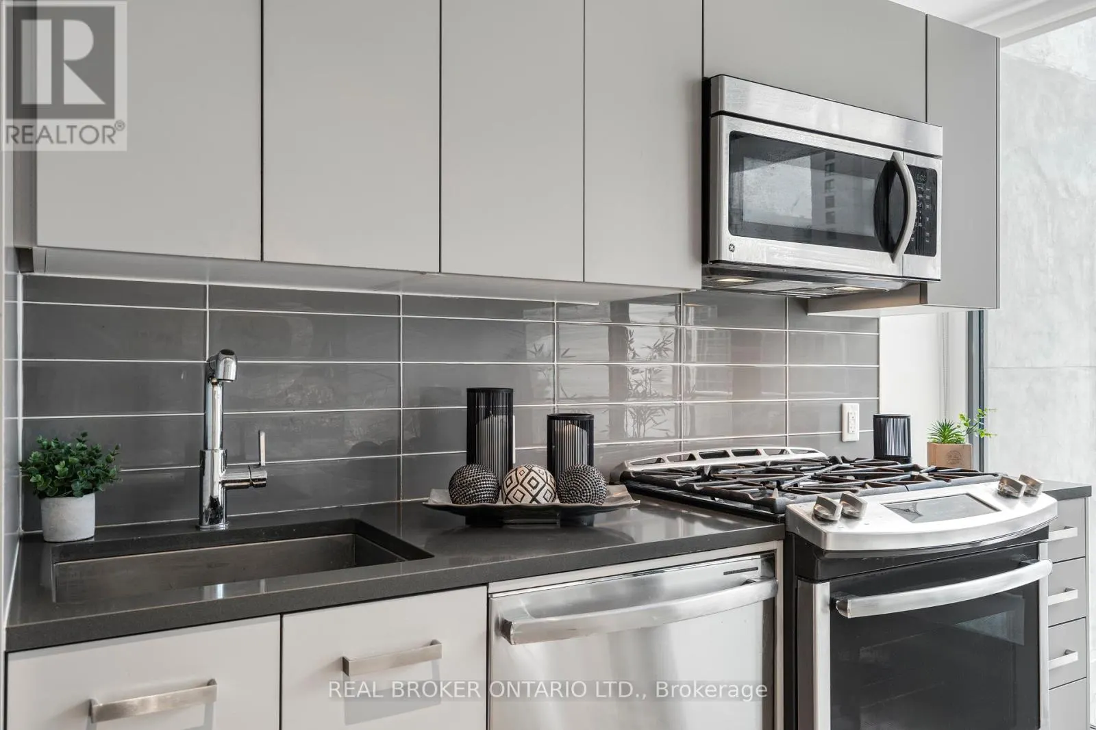 1208 - 224 LYON STREET N