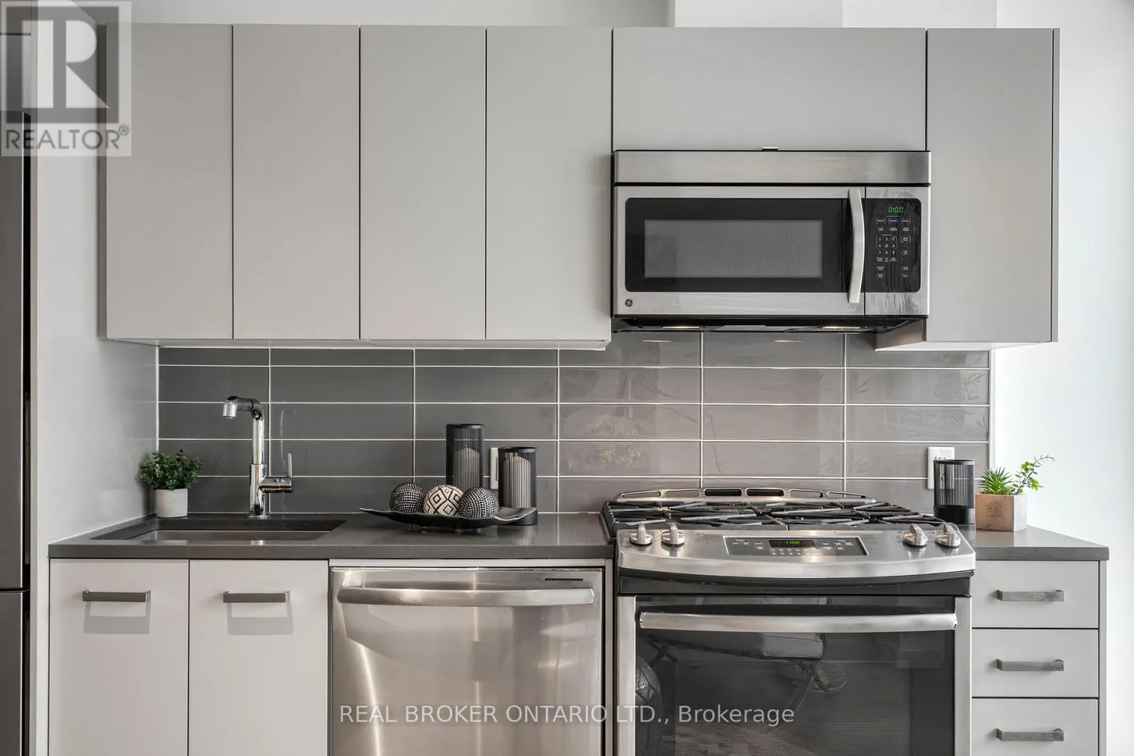 1208 - 224 LYON STREET N