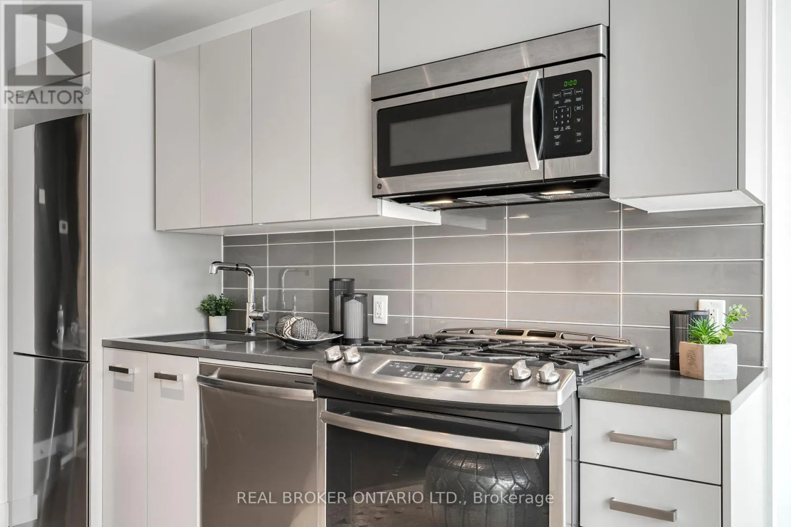 1208 - 224 LYON STREET N