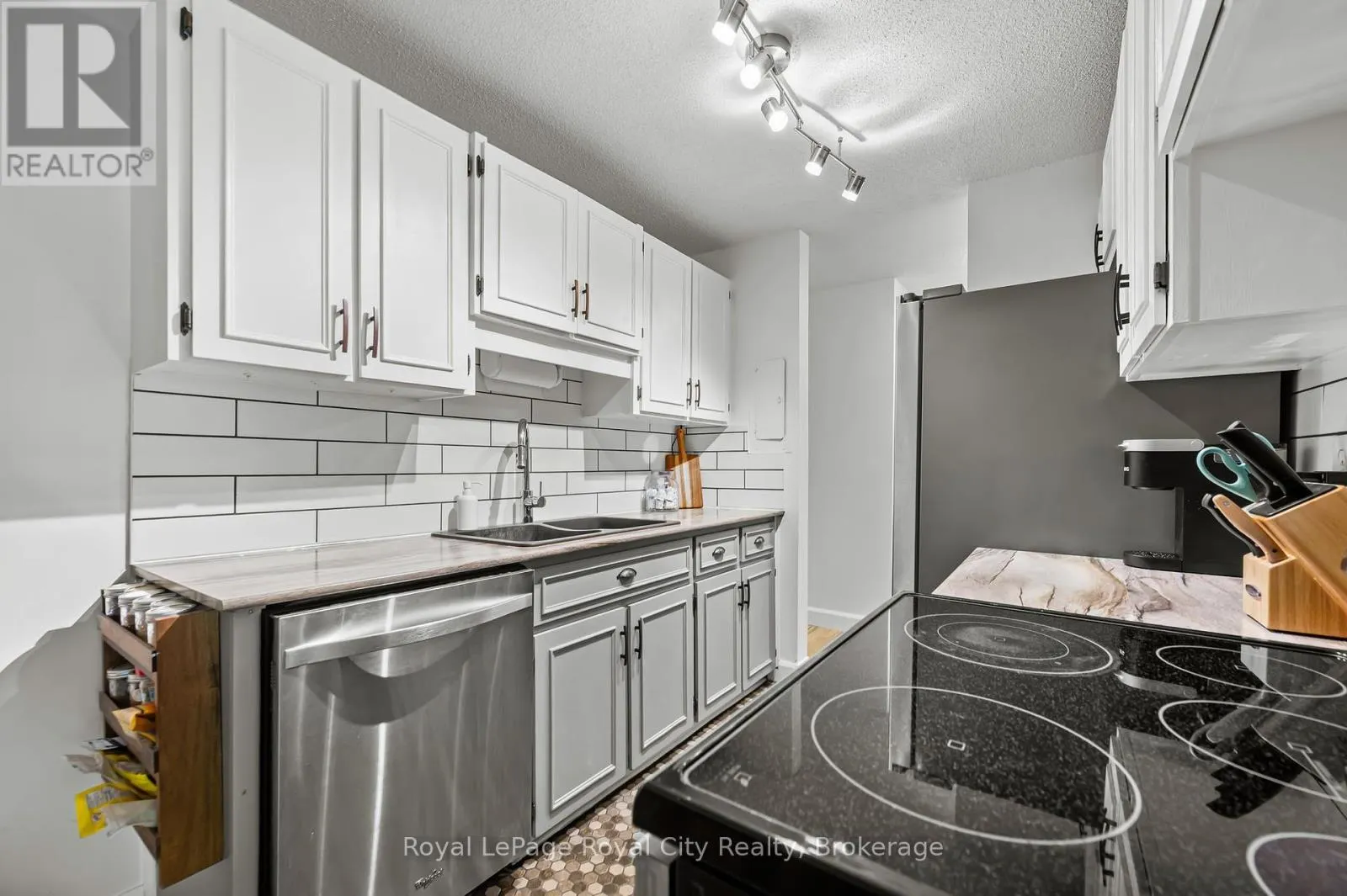 104 - 234 WILLOW ROAD, #104