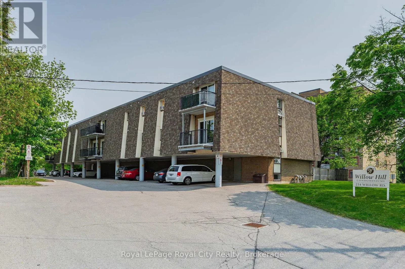 104 - 234 WILLOW ROAD, #104