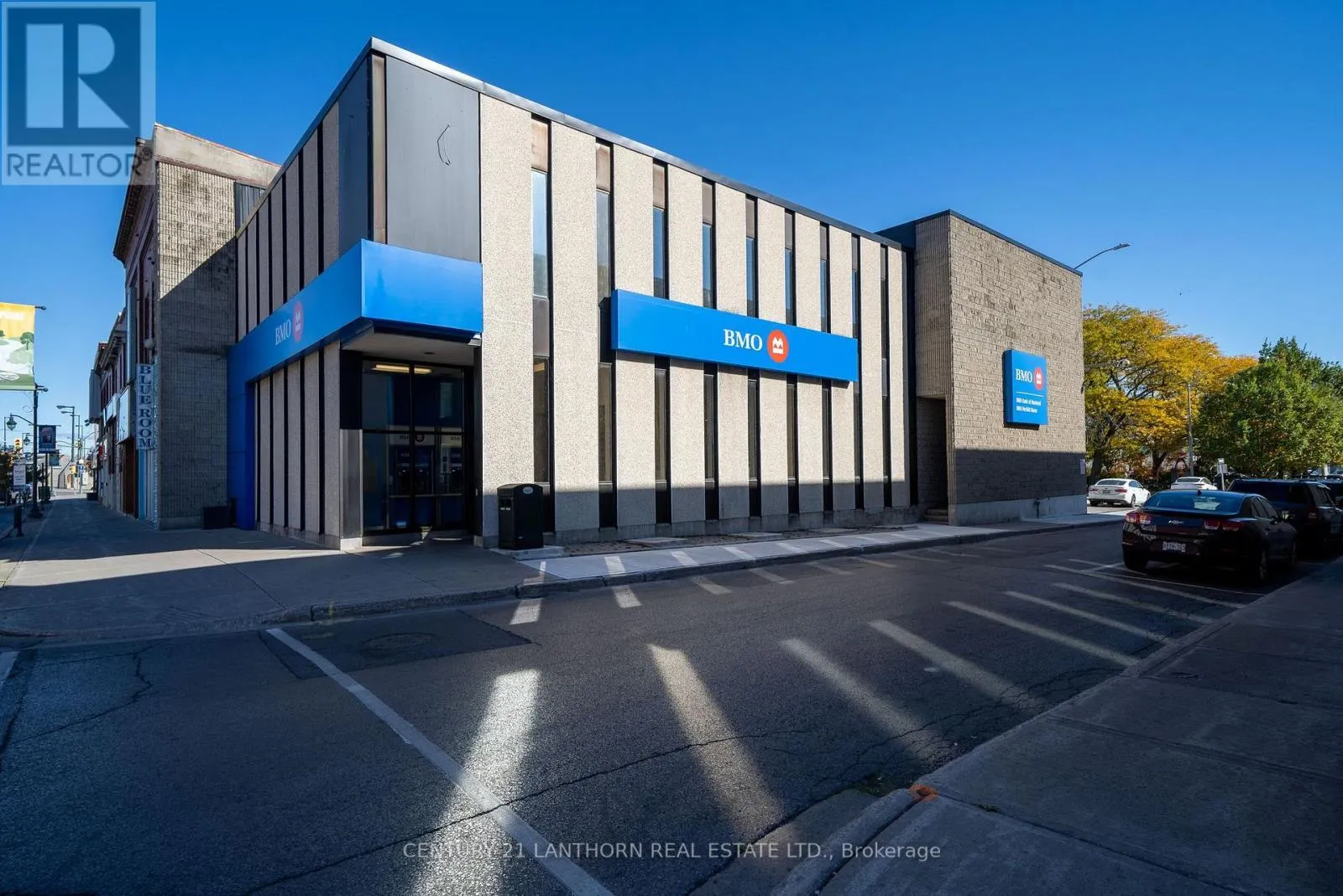 55 DUNDAS STREET W