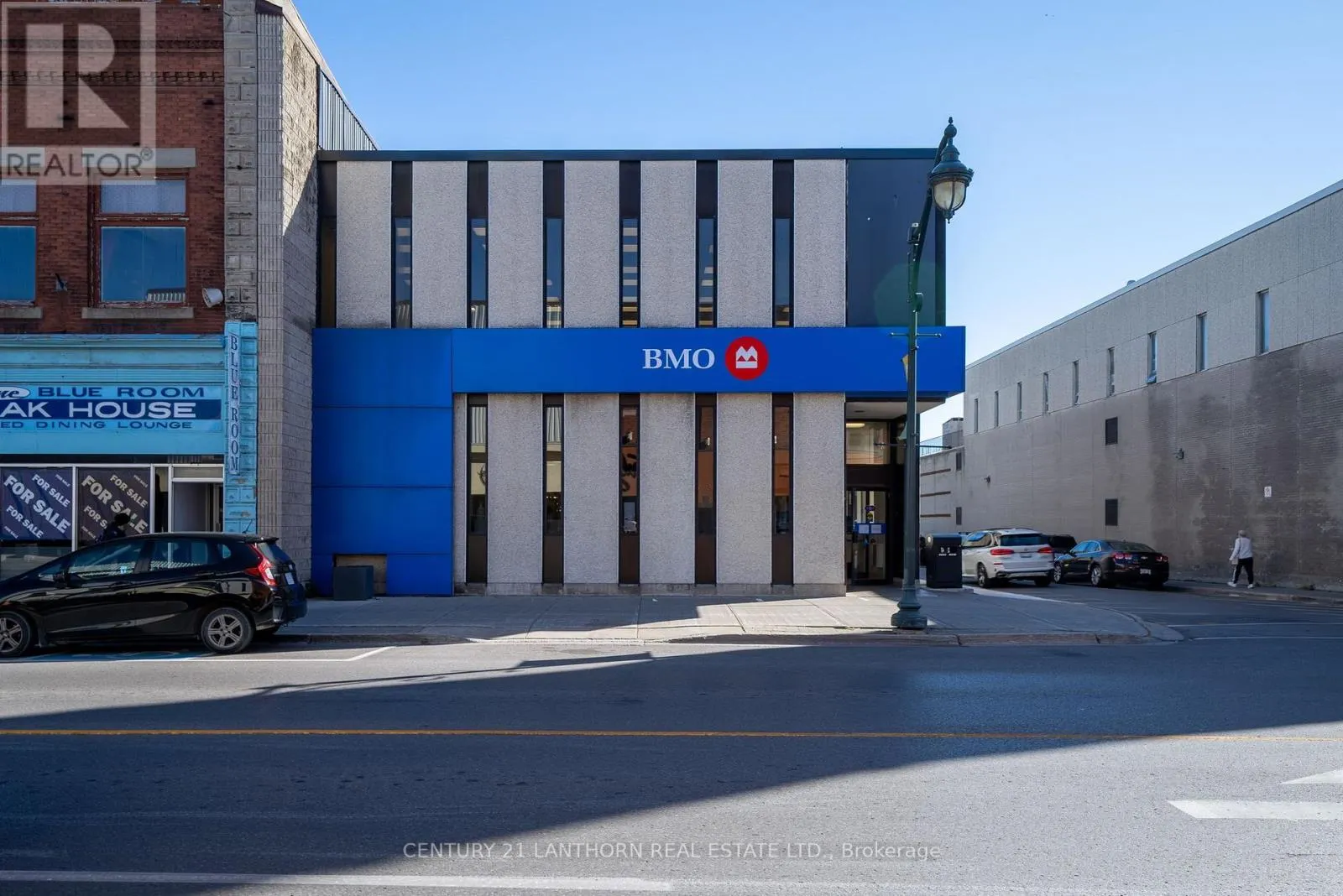 55 DUNDAS STREET W