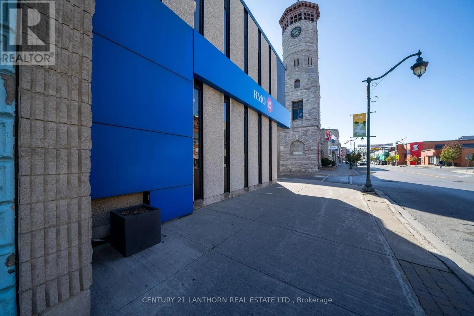 55 DUNDAS STREET W