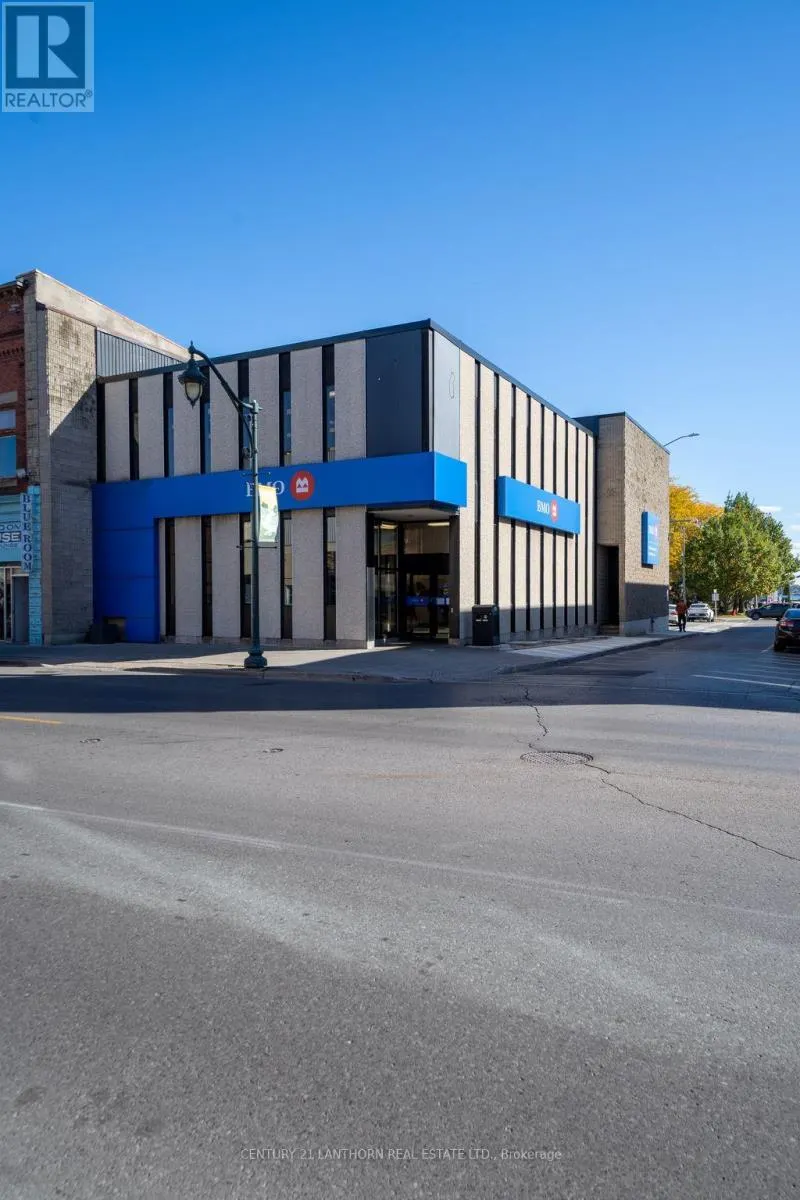 55 DUNDAS STREET W