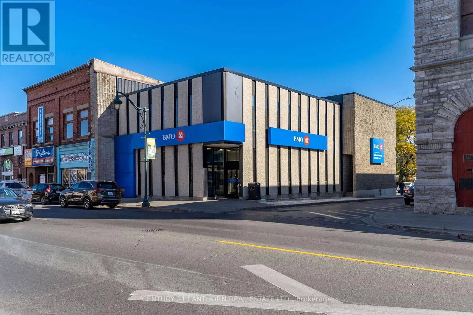 55 DUNDAS STREET W