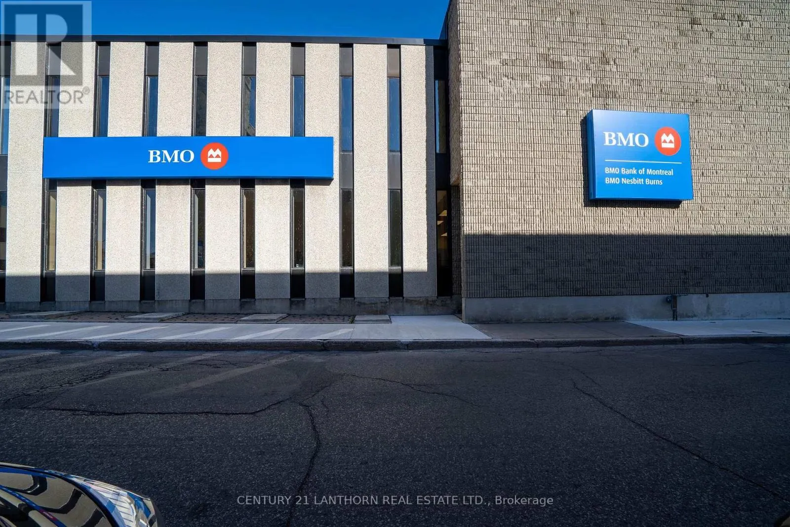 55 DUNDAS STREET W