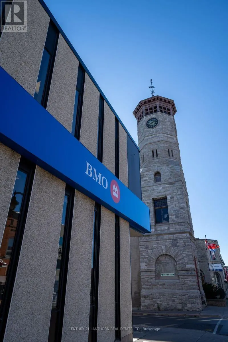 55 DUNDAS STREET W