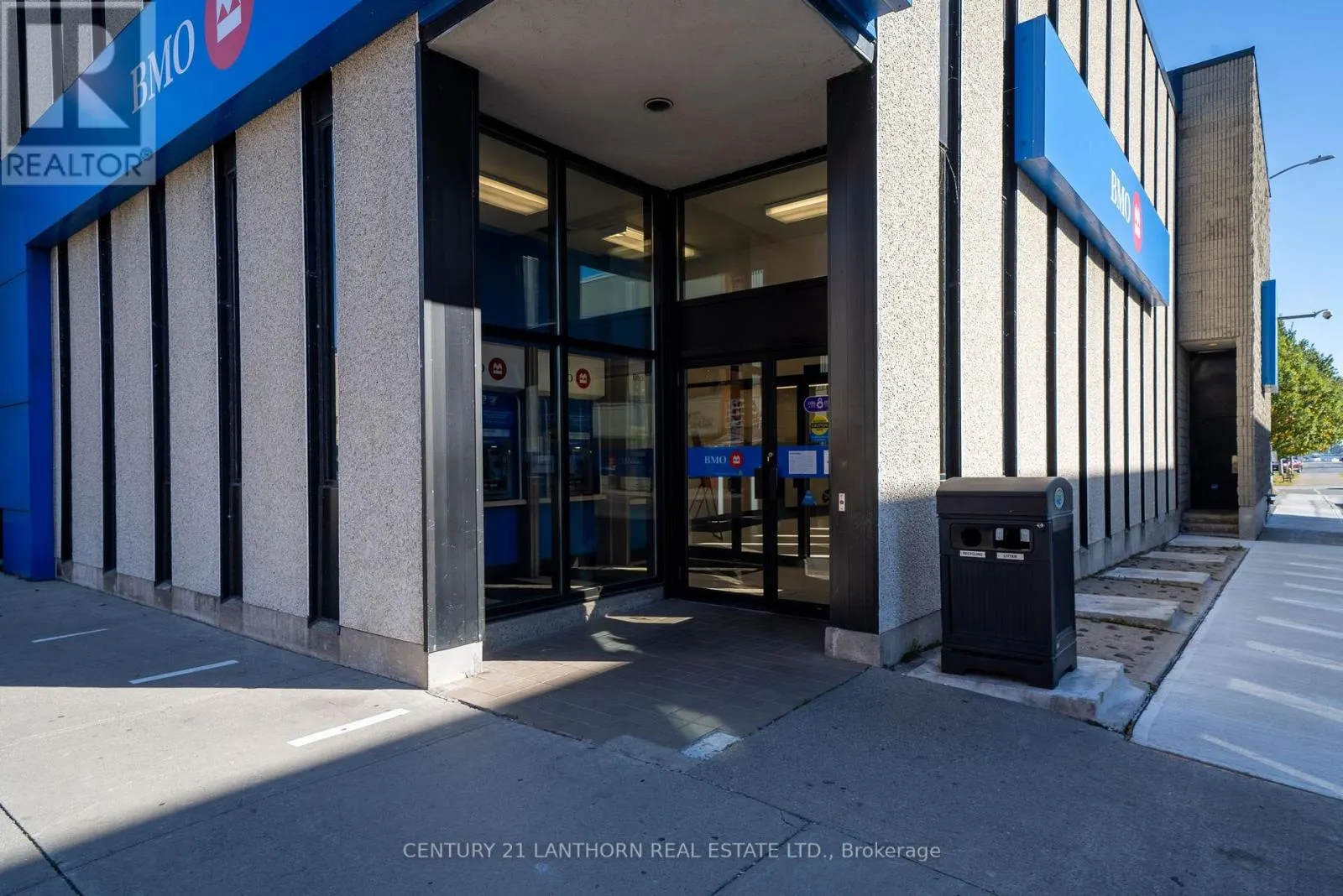55 DUNDAS STREET W