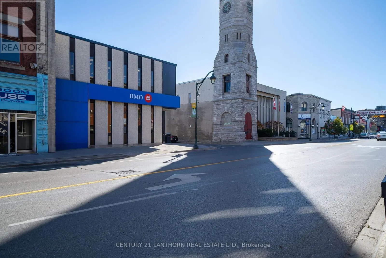 55 DUNDAS STREET W