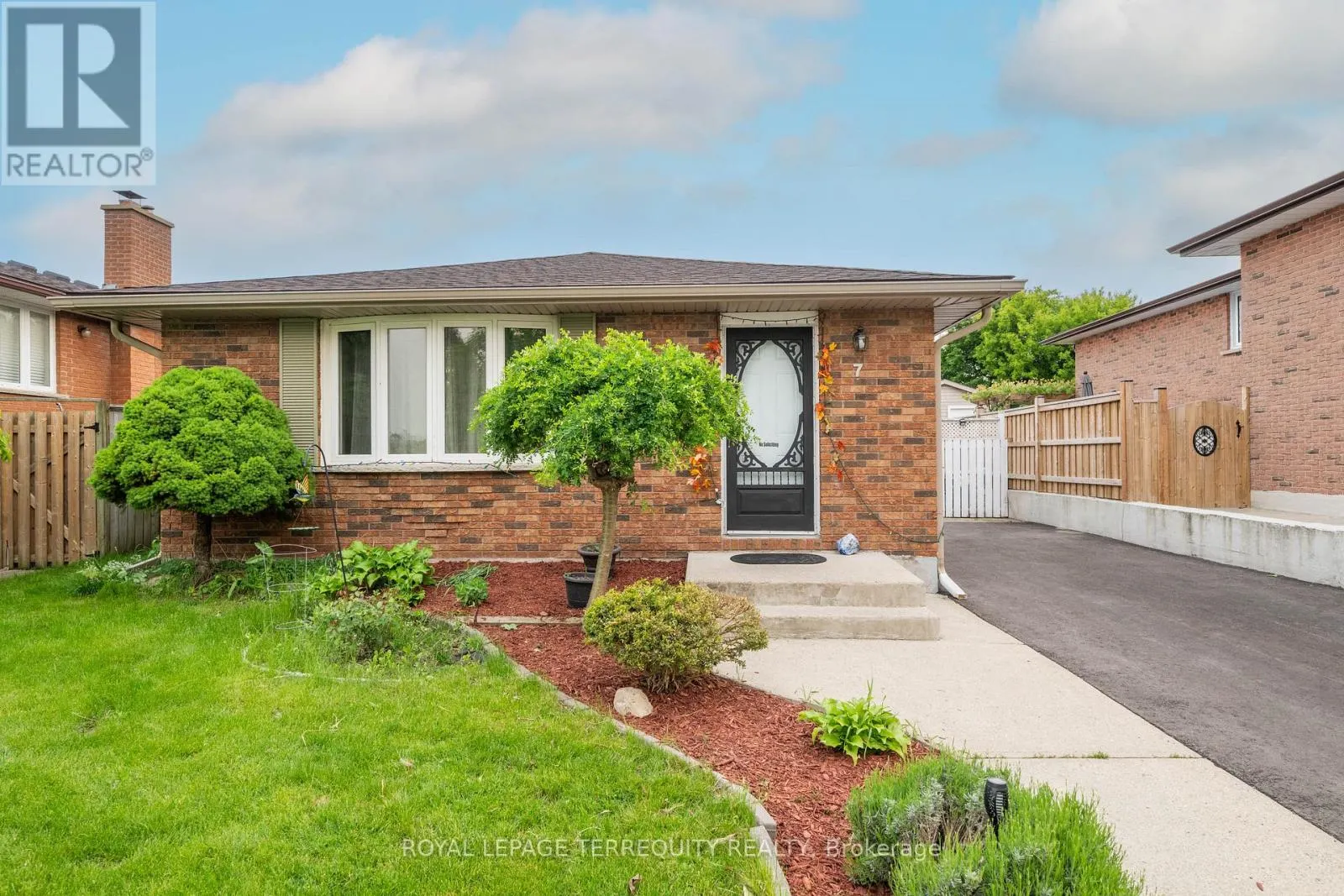 7 ANDERSON DRIVE