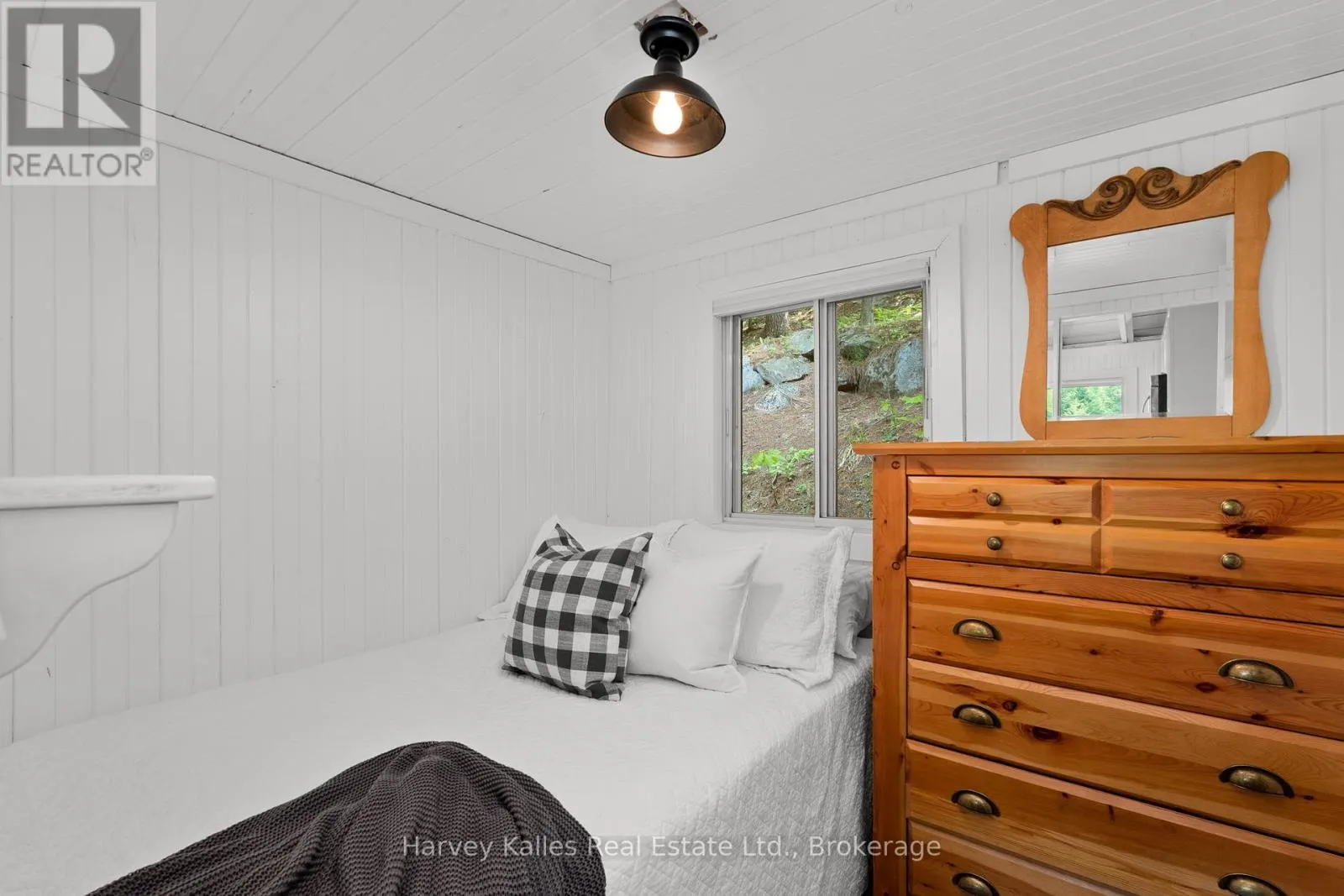 3 - 1062 PENNWOOD ROAD, #3