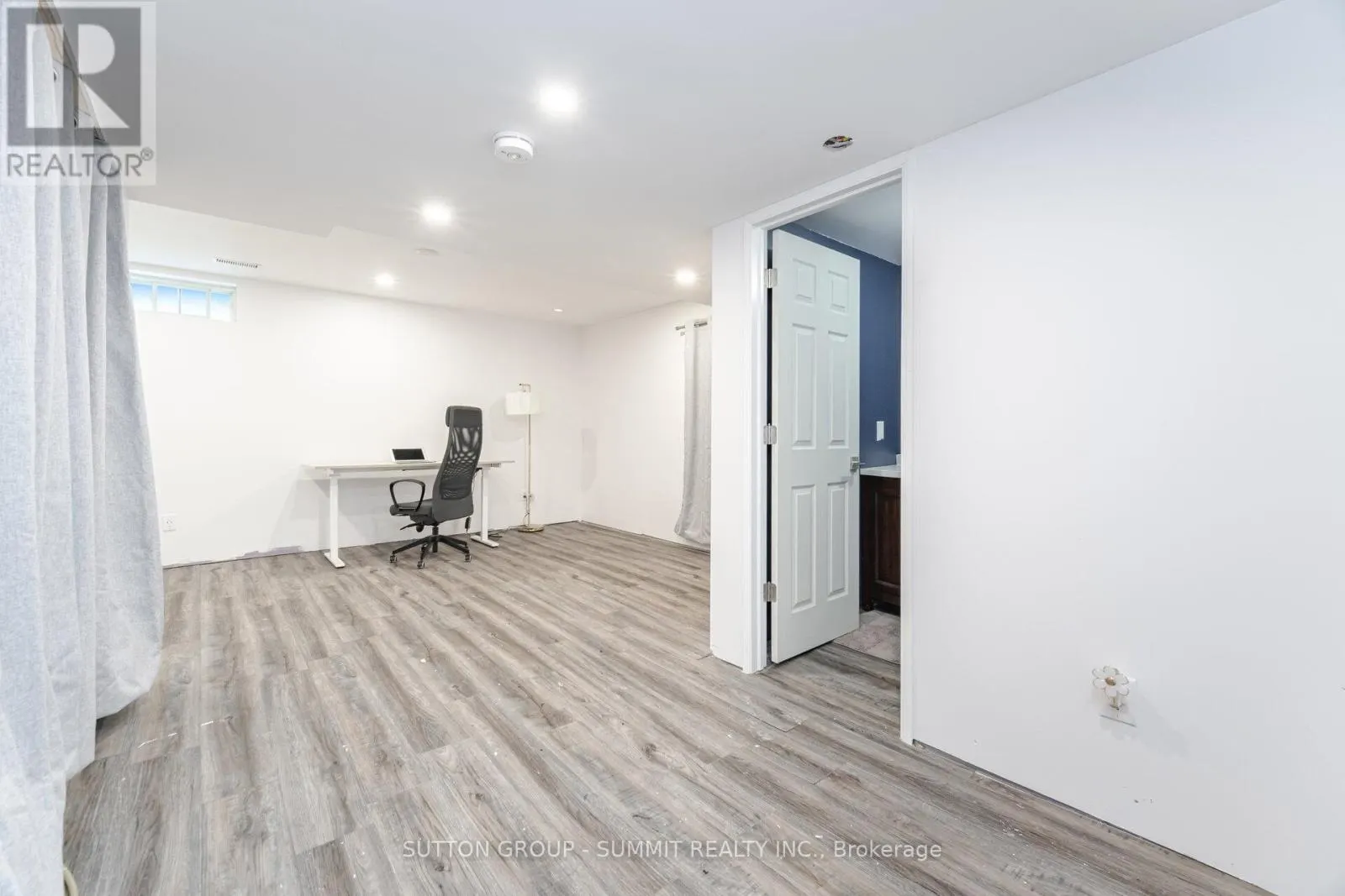 32 - 1809 UPPER WENTWORTH STREET