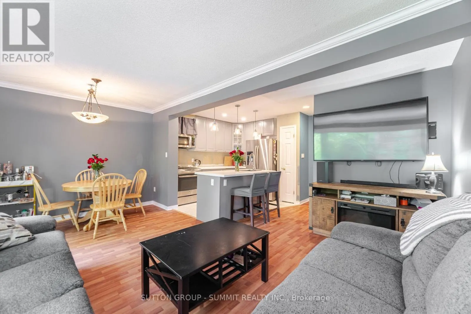 32 - 1809 UPPER WENTWORTH STREET