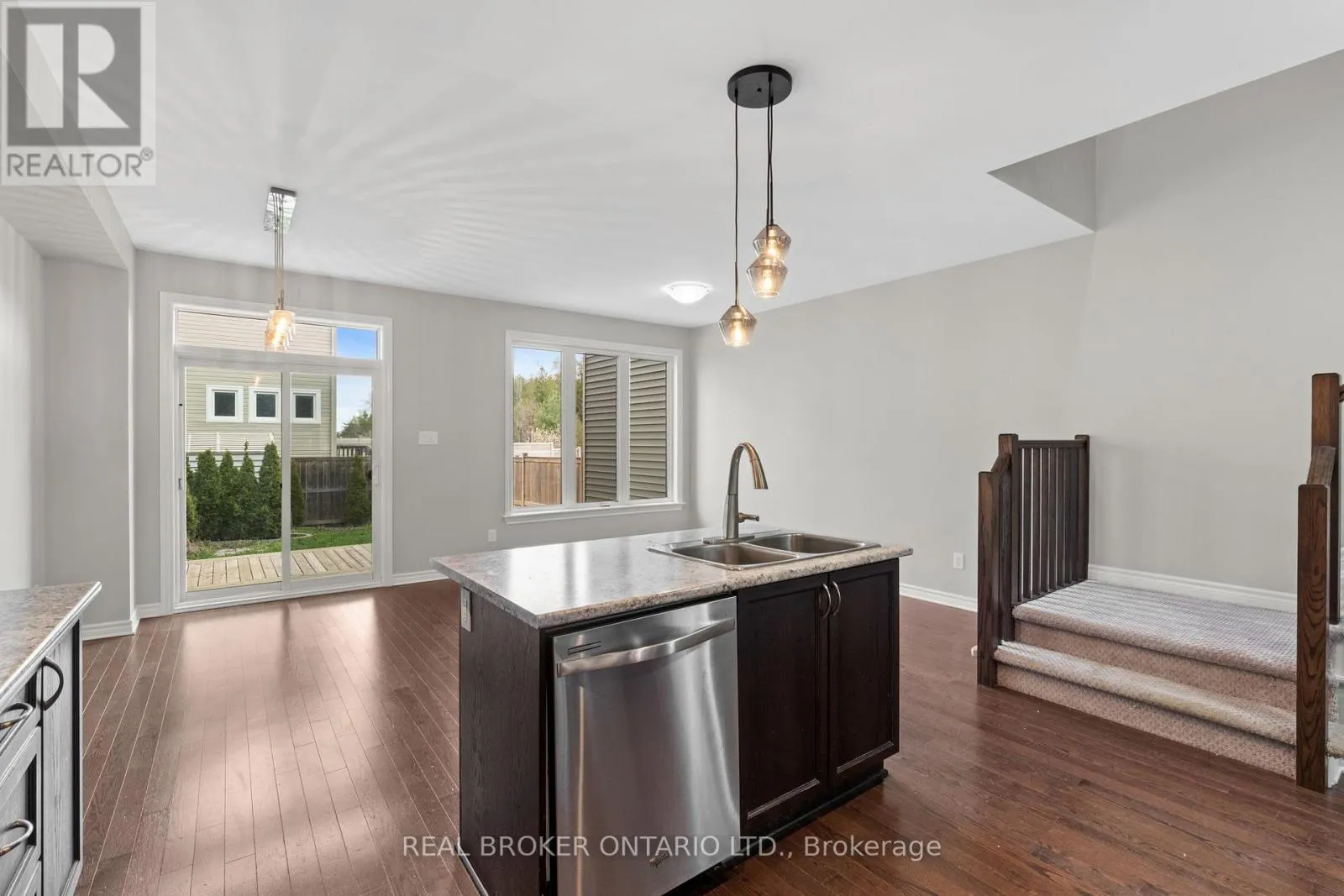 792 CEDAR CREEK DRIVE