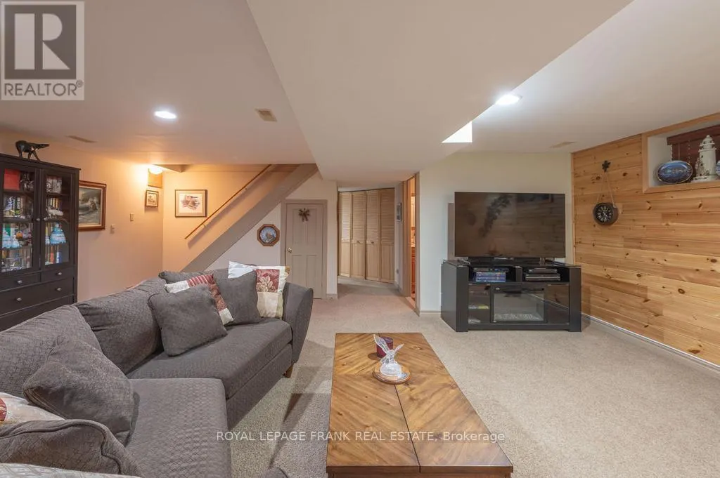 120 SUGARBUSH CRESCENT
