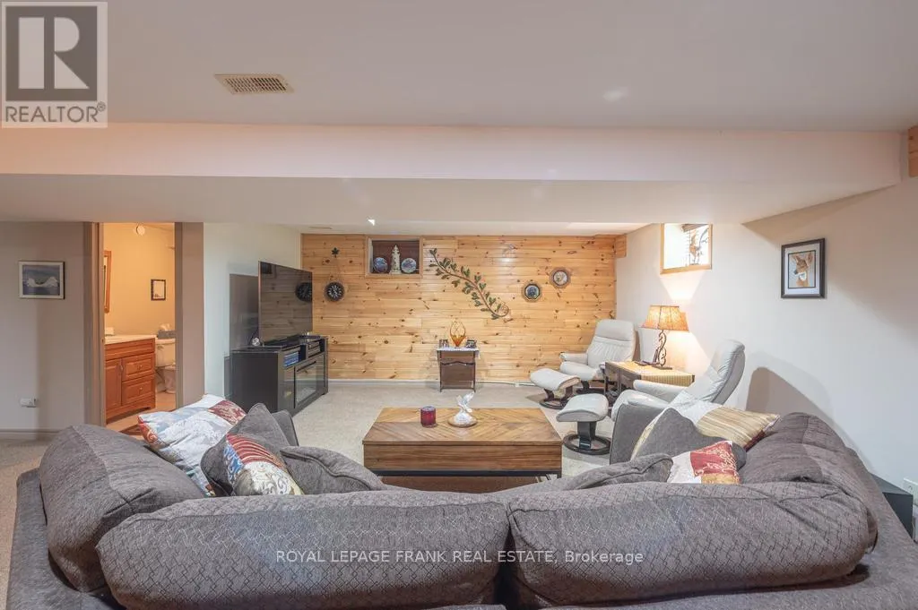 120 SUGARBUSH CRESCENT