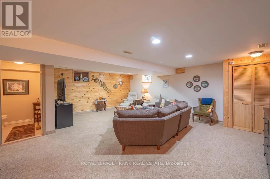 120 SUGARBUSH CRESCENT