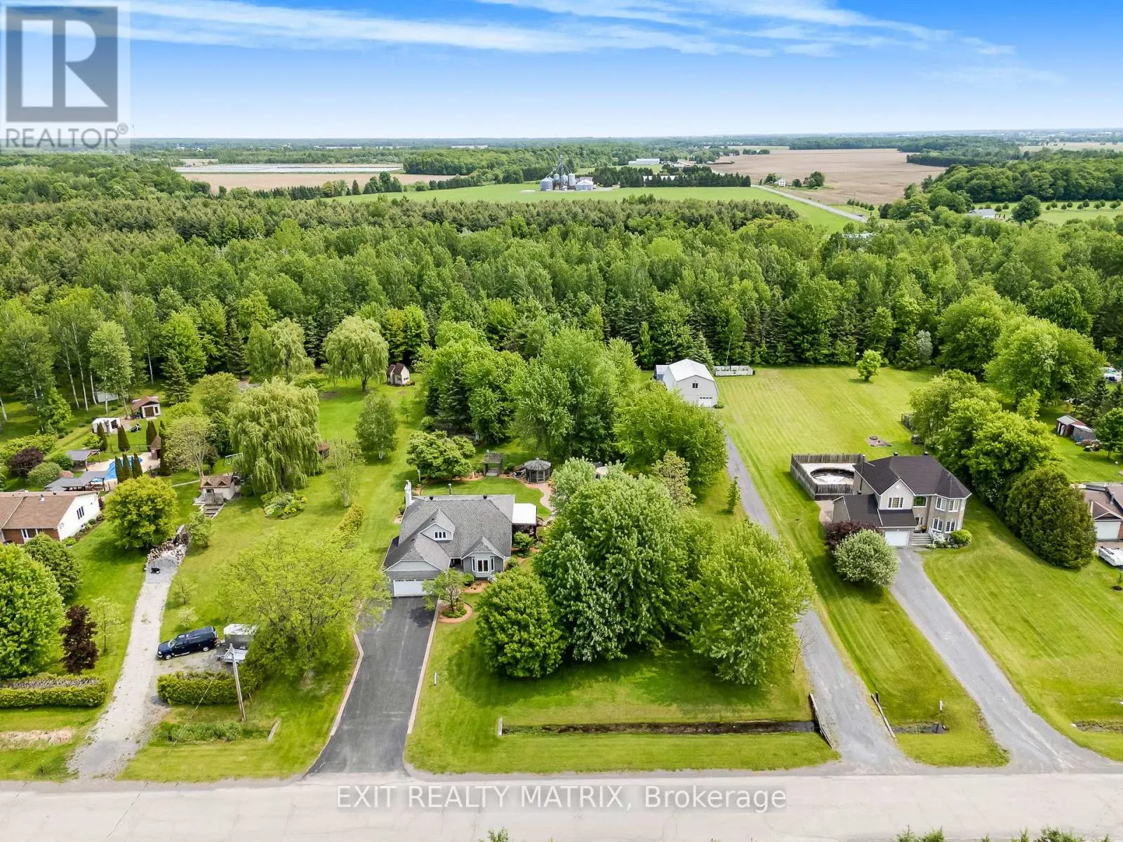 882 DU CASTOR ROAD