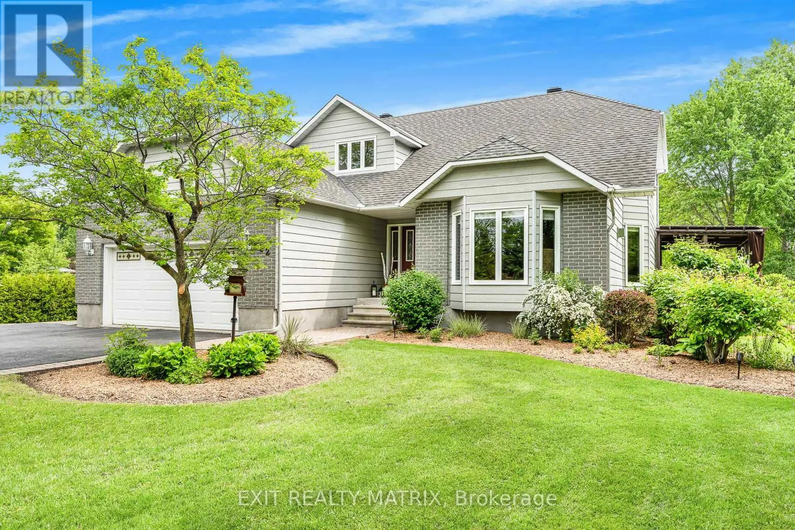 882 DU CASTOR ROAD