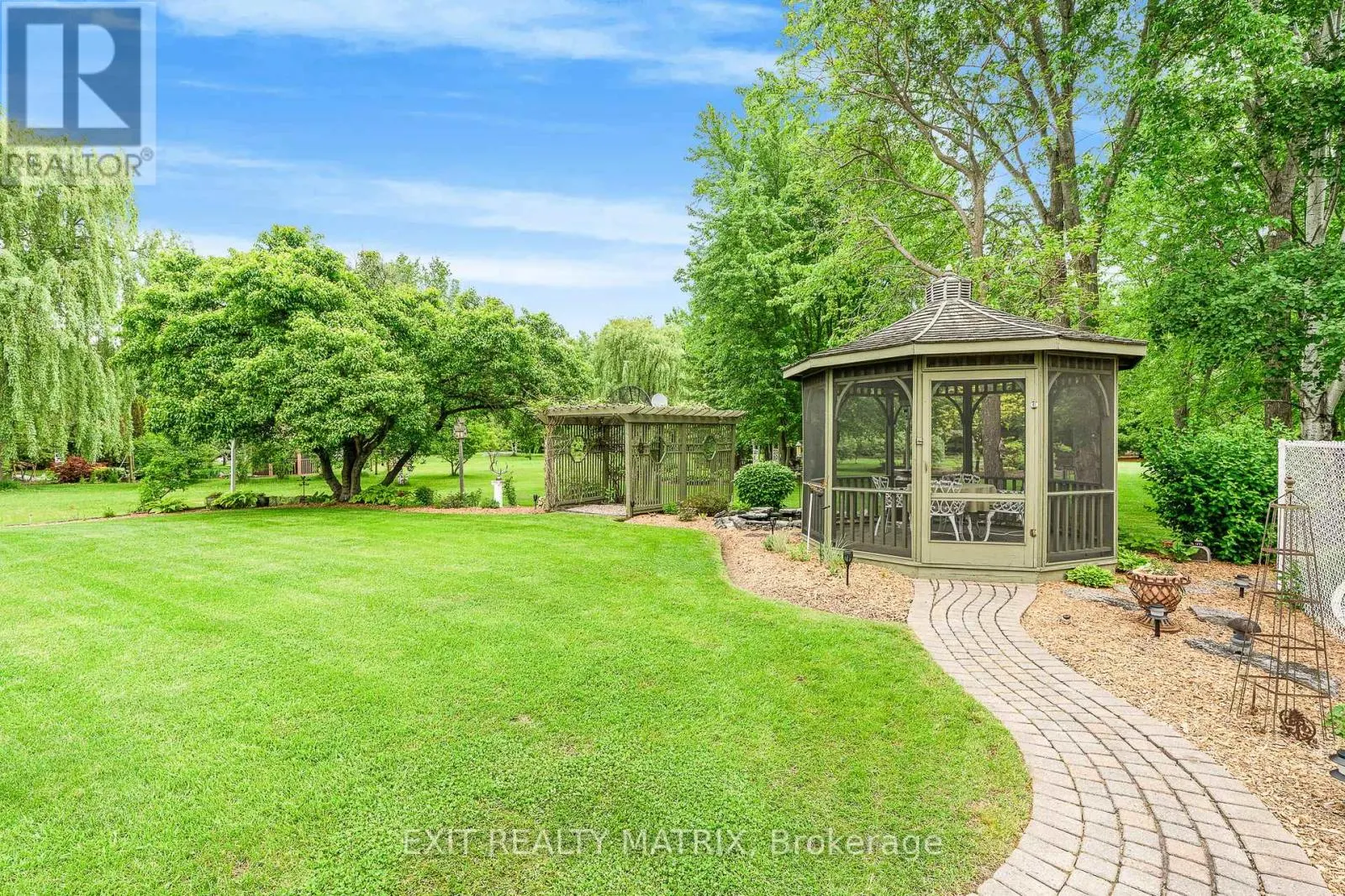 882 DU CASTOR ROAD