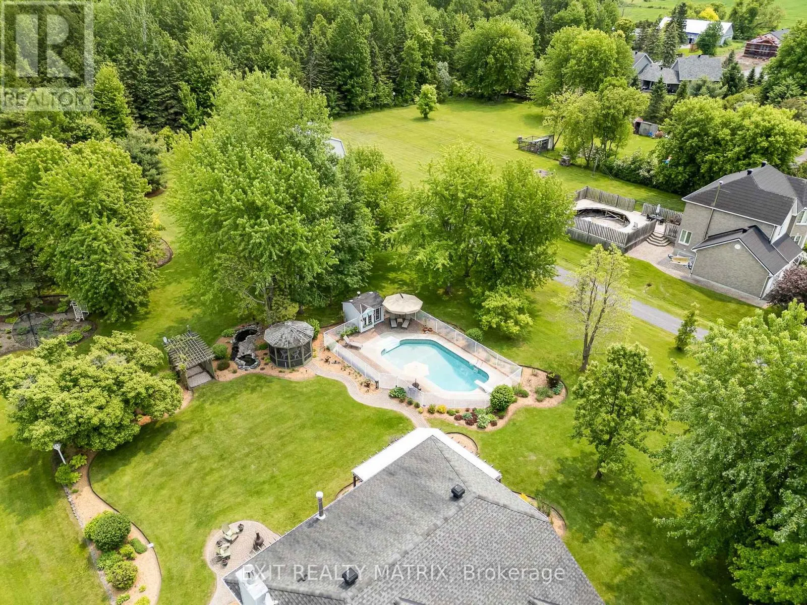 882 DU CASTOR ROAD
