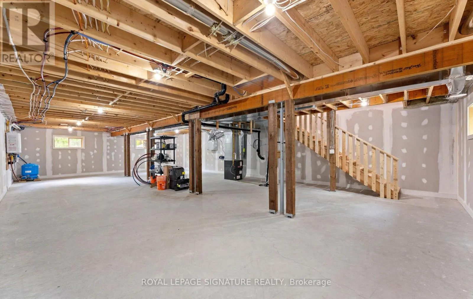 44 SUNNYSHORE PARK DRIVE