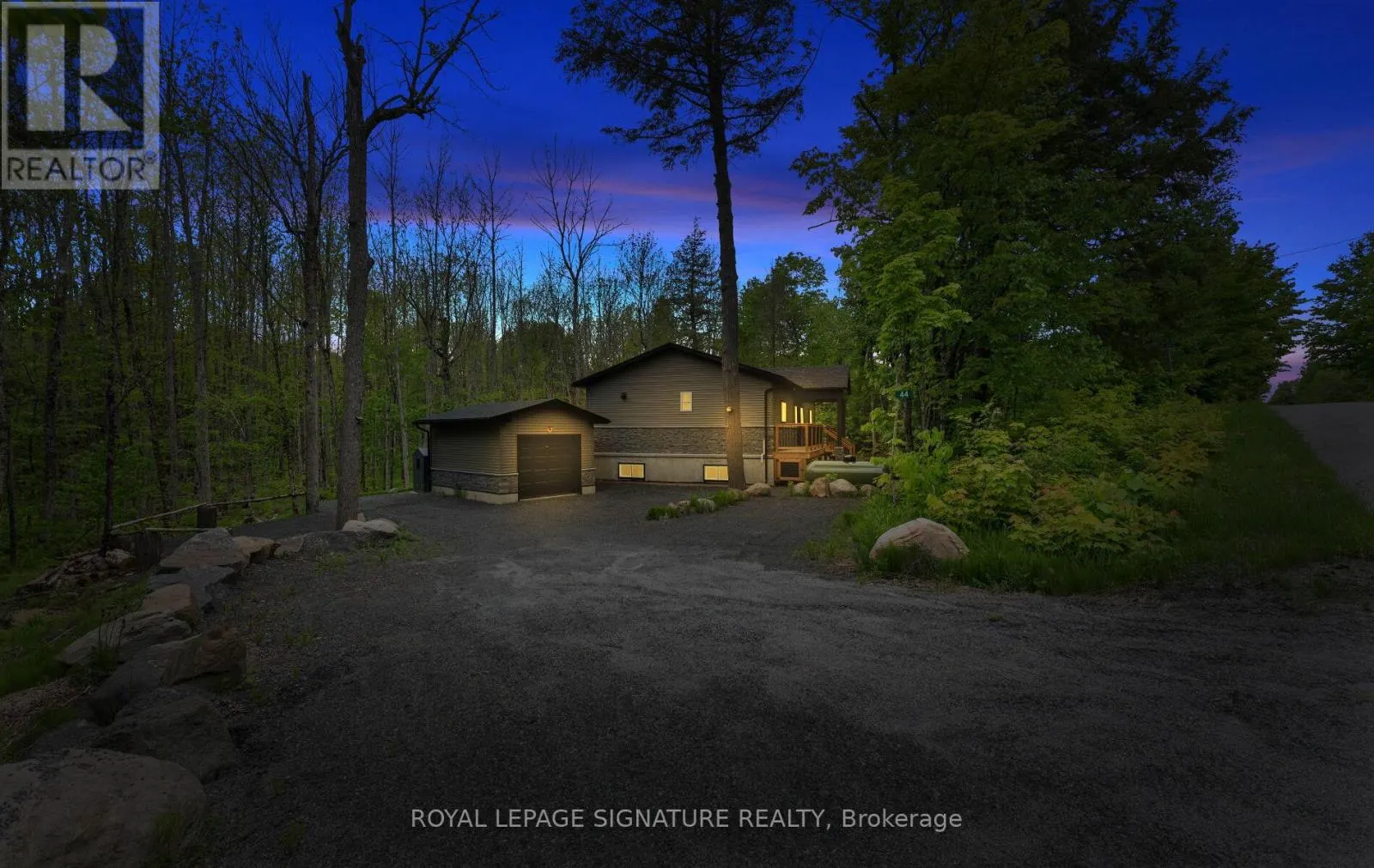 44 SUNNYSHORE PARK DRIVE