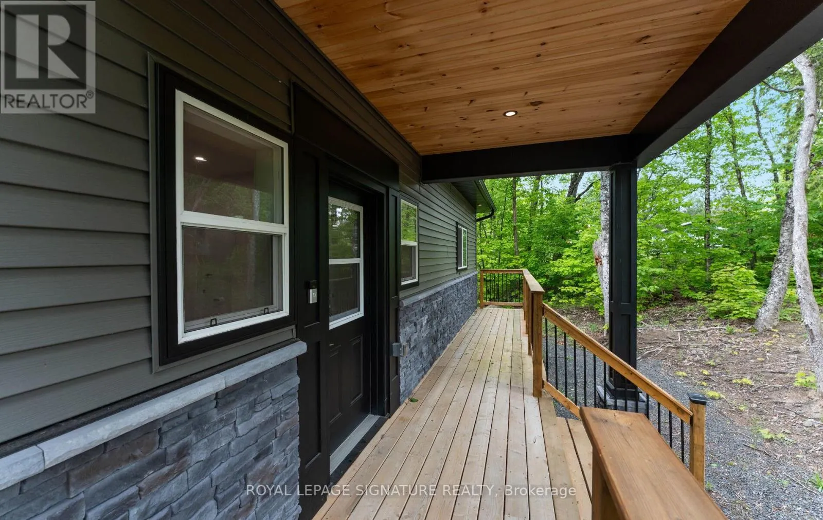 44 SUNNYSHORE PARK DRIVE