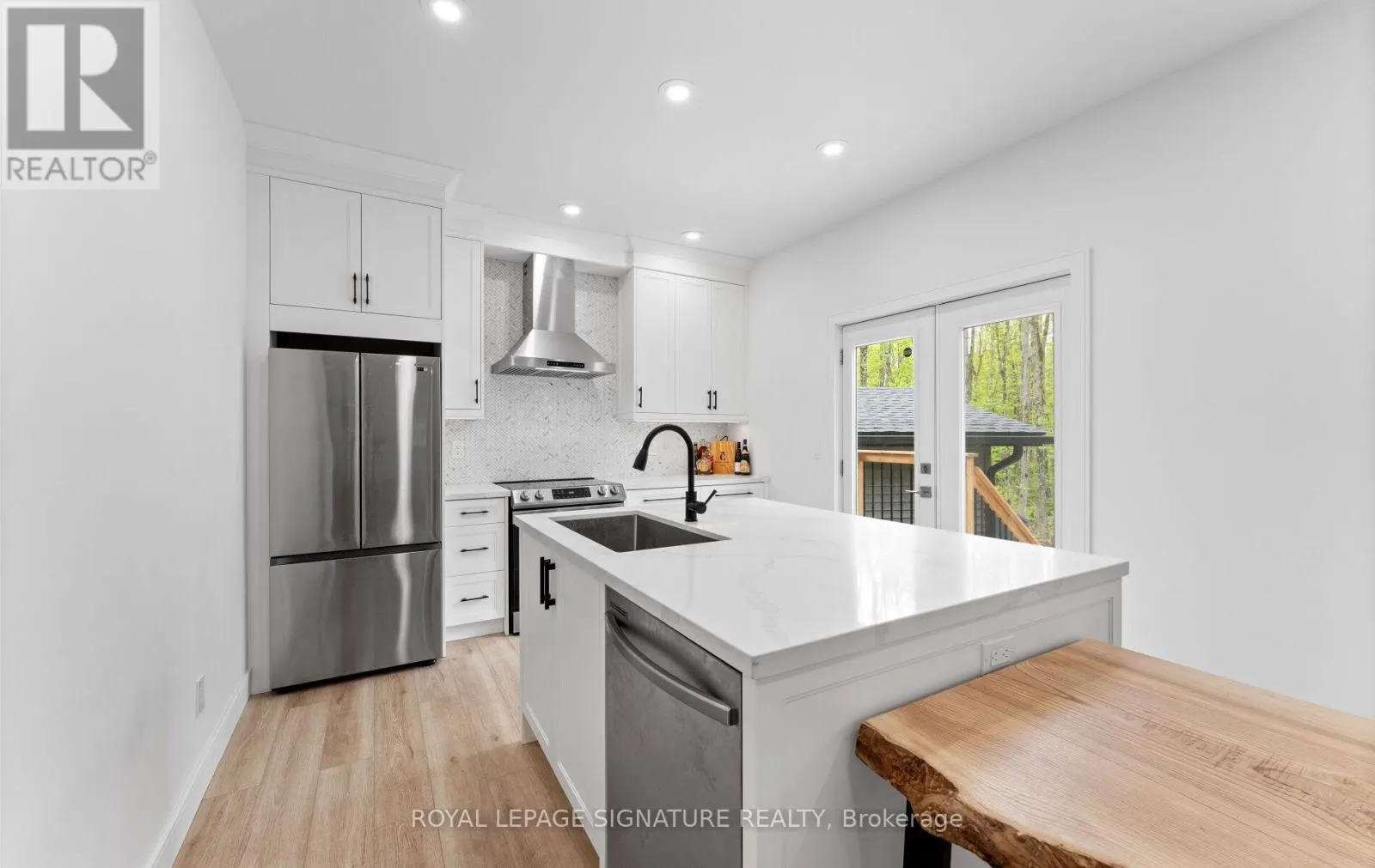 44 SUNNYSHORE PARK DRIVE