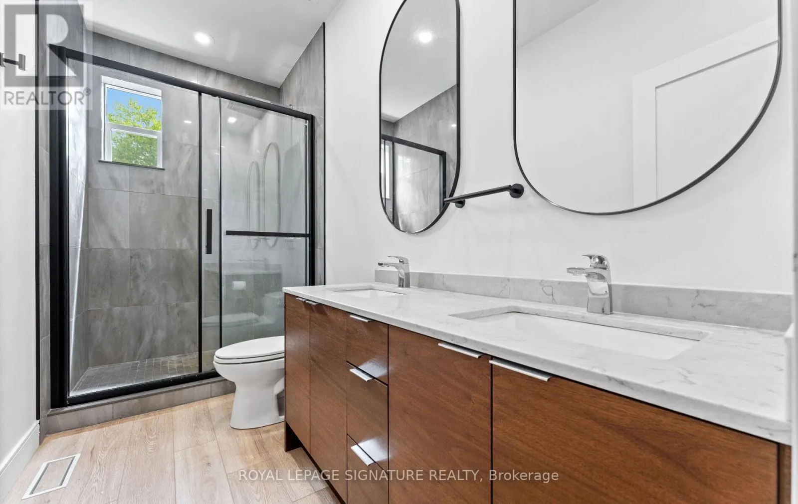 44 SUNNYSHORE PARK DRIVE