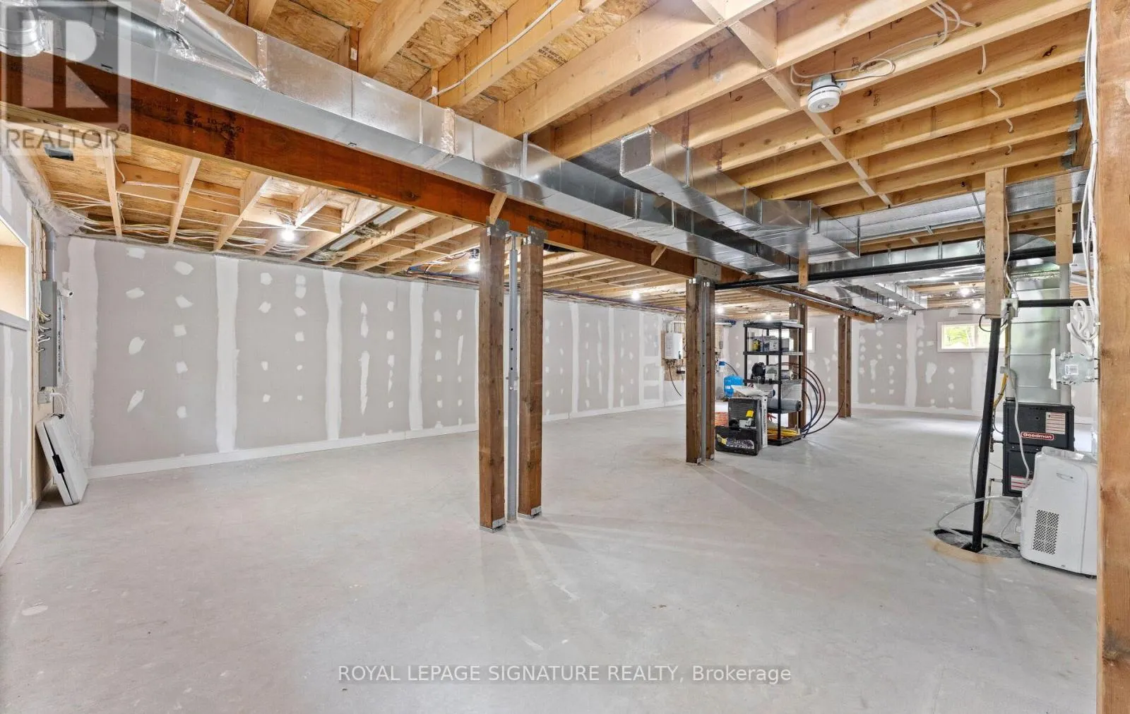 44 SUNNYSHORE PARK DRIVE