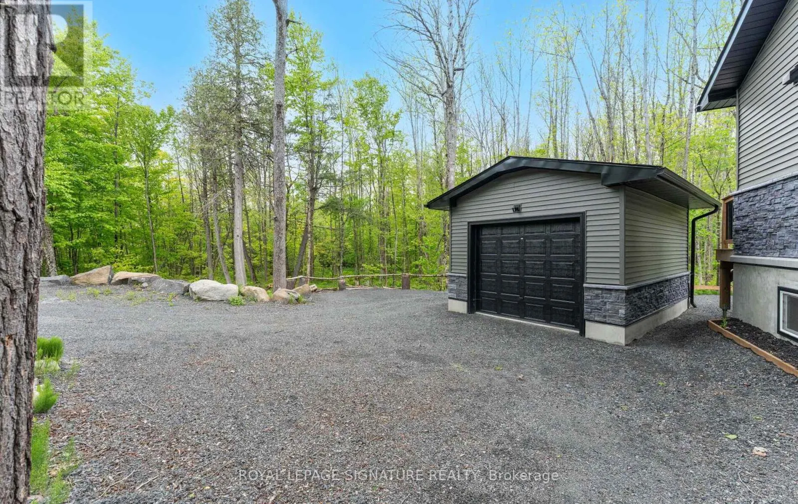 44 SUNNYSHORE PARK DRIVE
