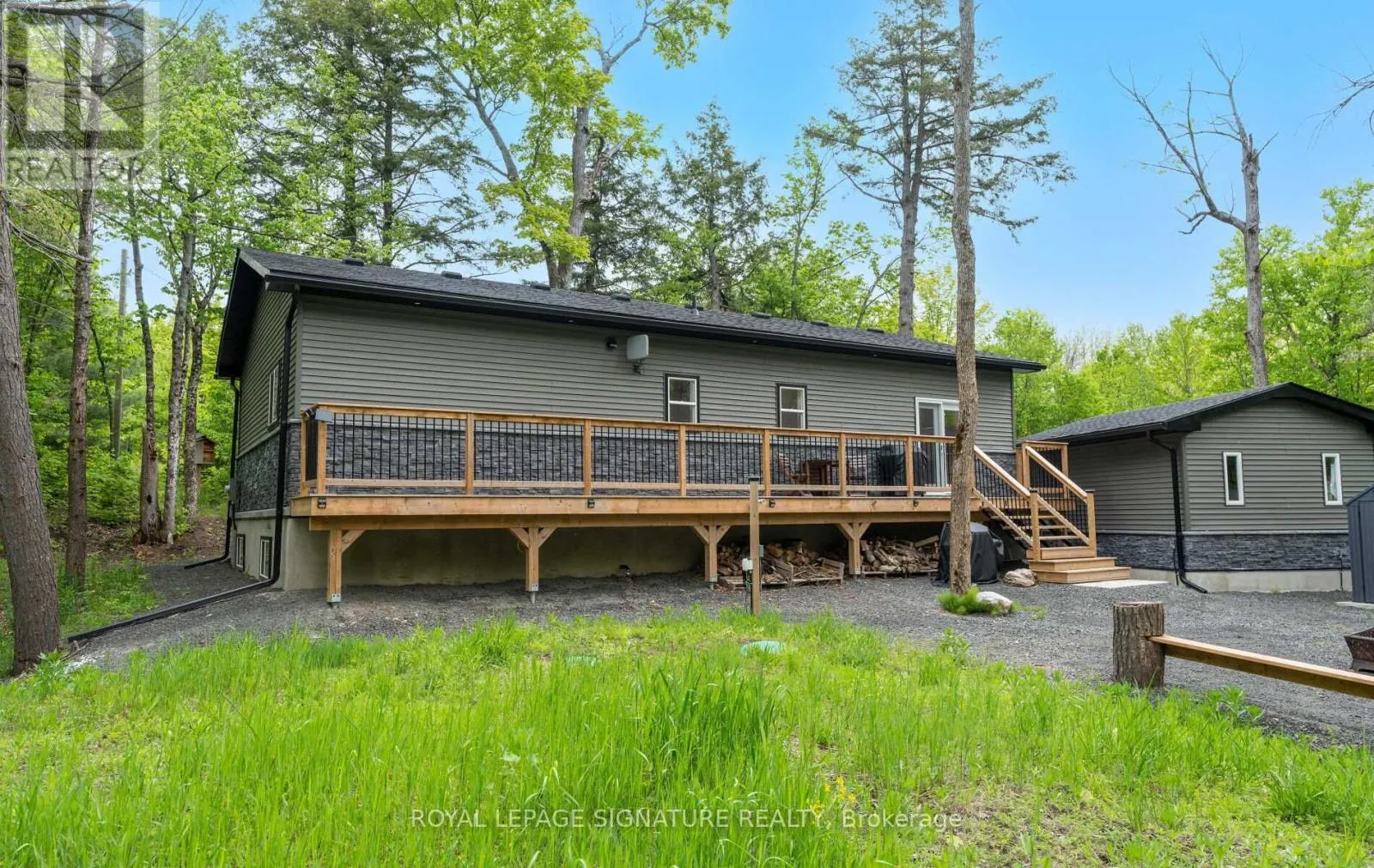 44 SUNNYSHORE PARK DRIVE