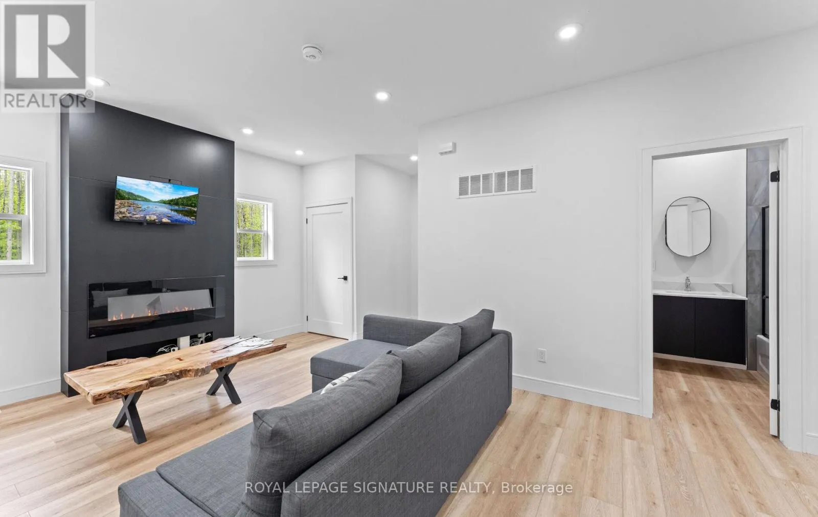 44 SUNNYSHORE PARK DRIVE