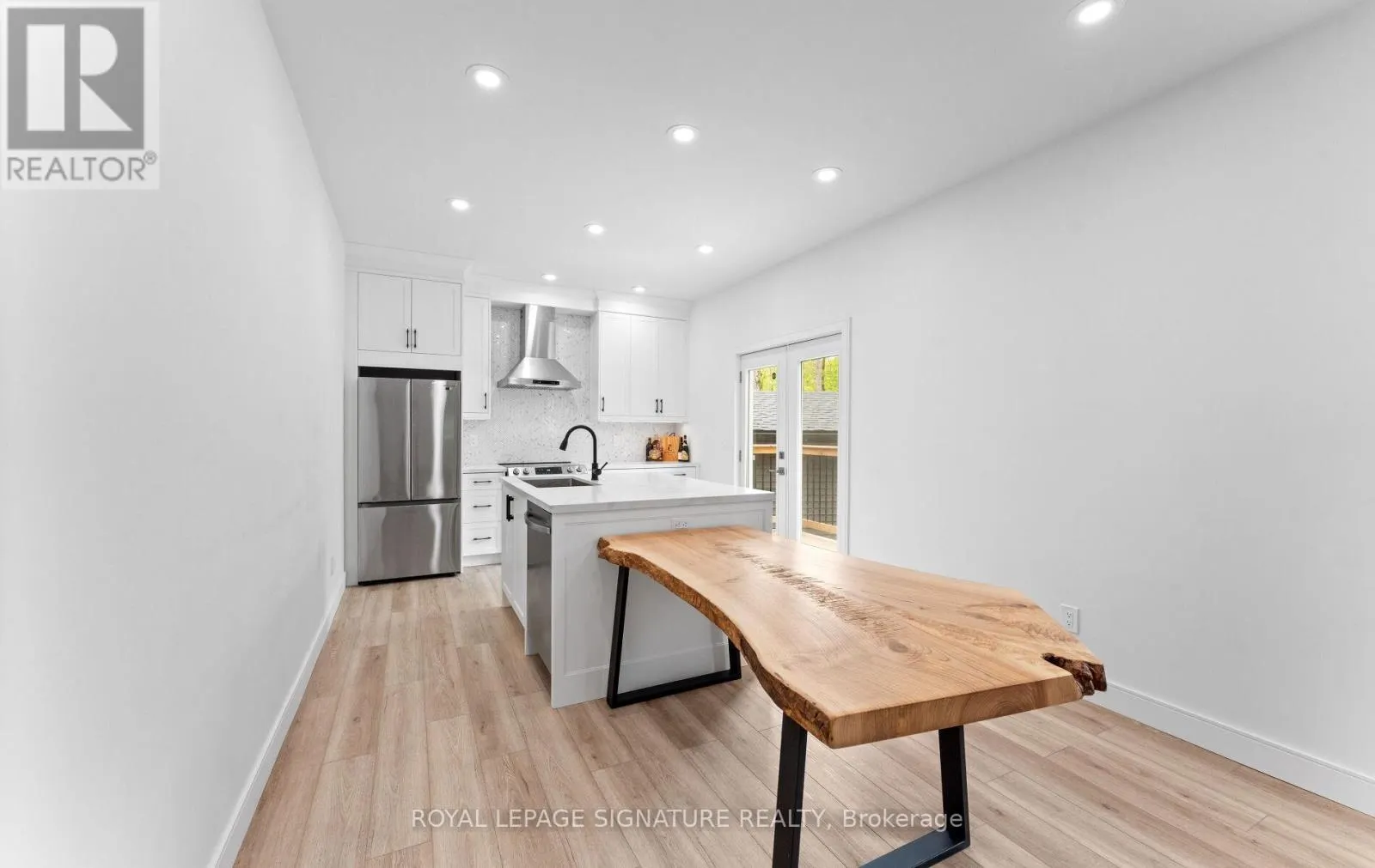 44 SUNNYSHORE PARK DRIVE