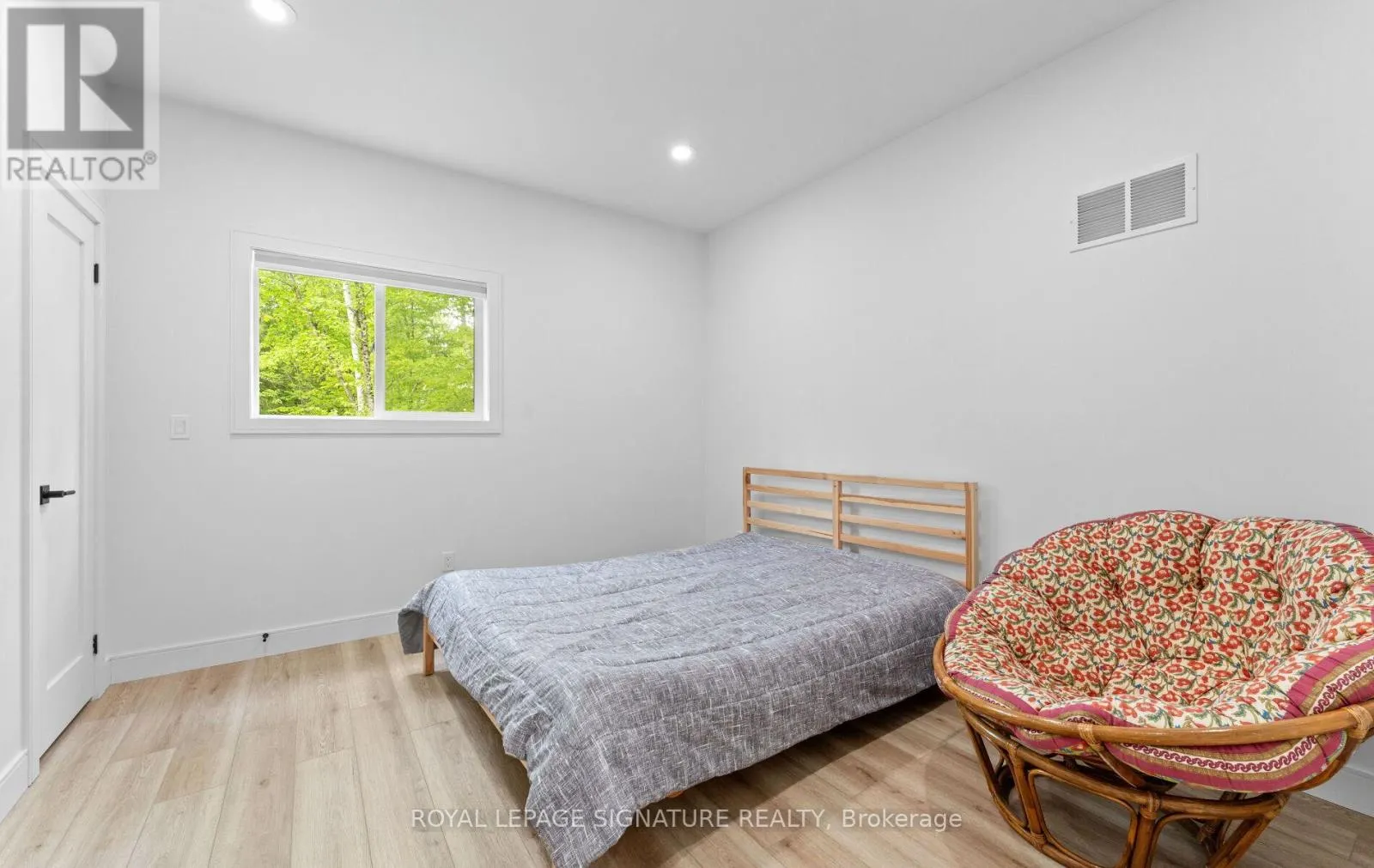 44 SUNNYSHORE PARK DRIVE