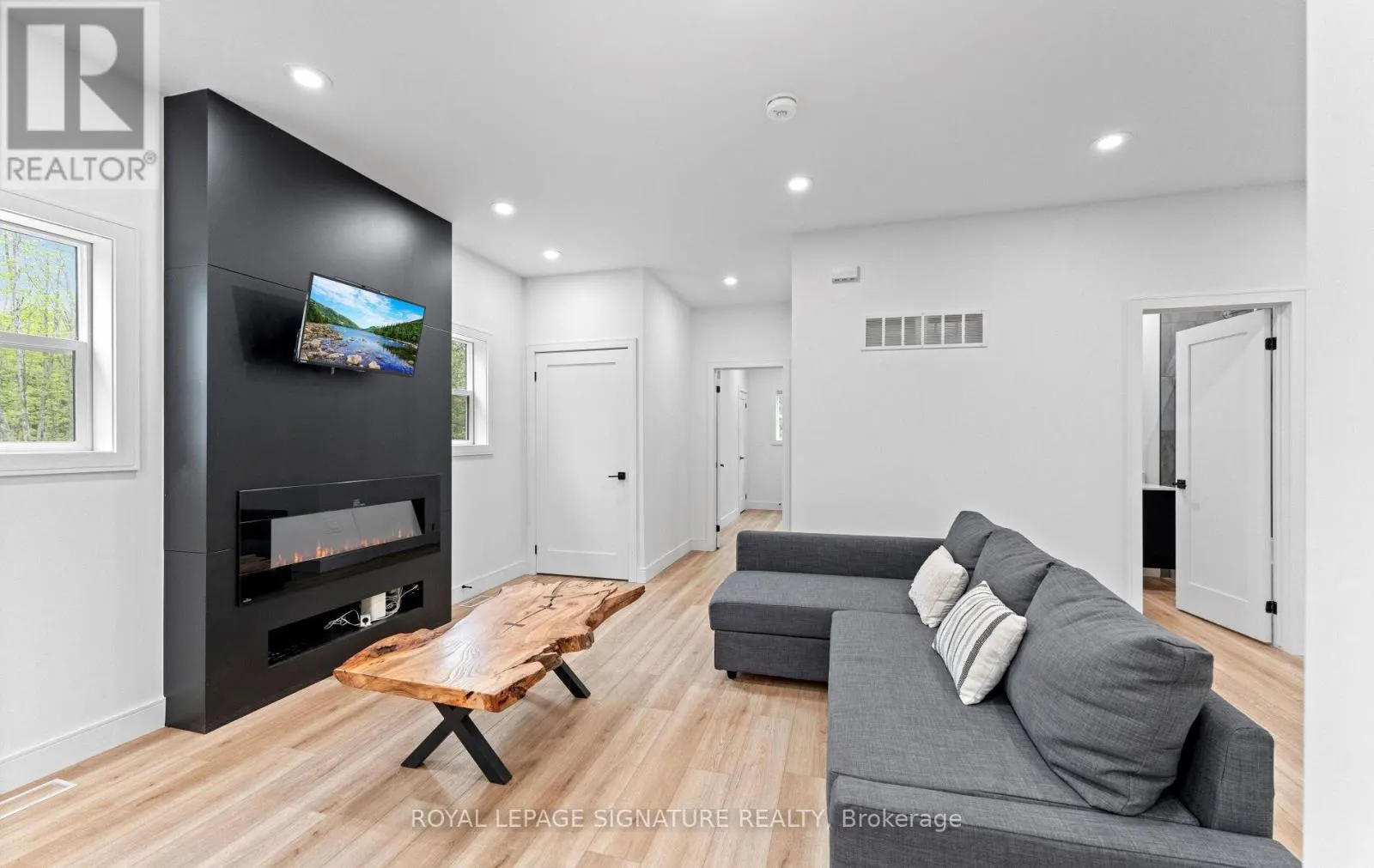 44 SUNNYSHORE PARK DRIVE