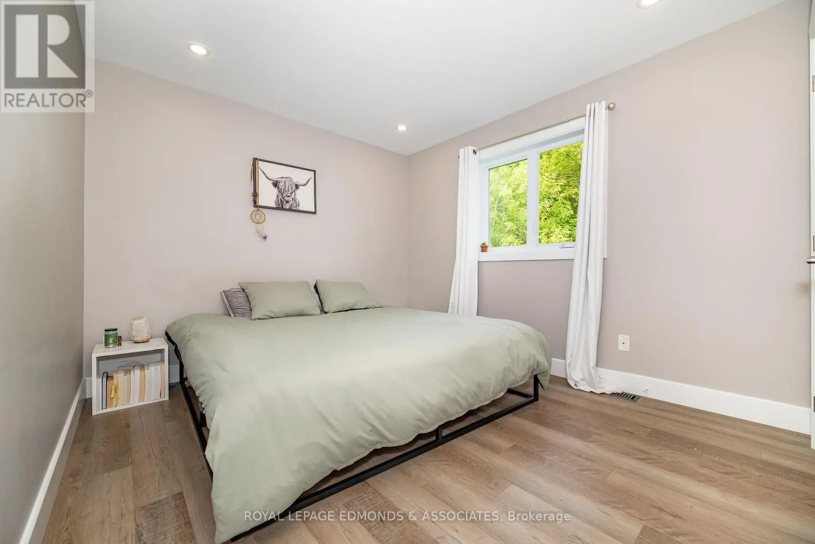 464 DOMINION STREET