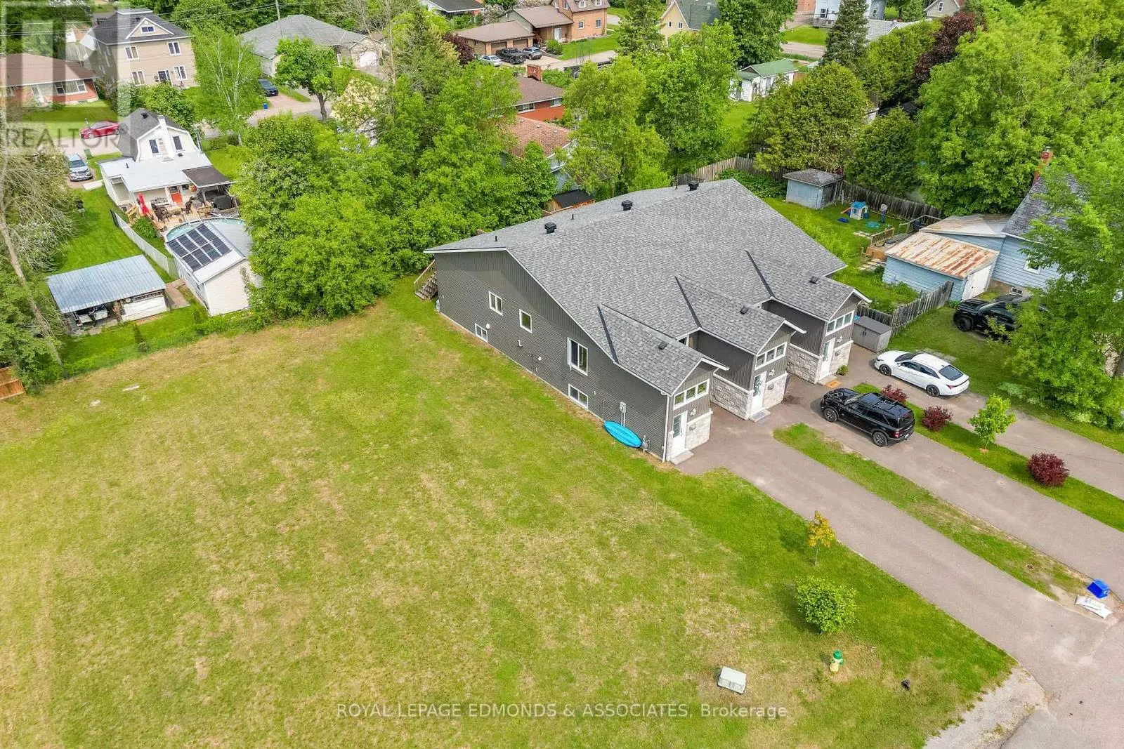 464 DOMINION STREET