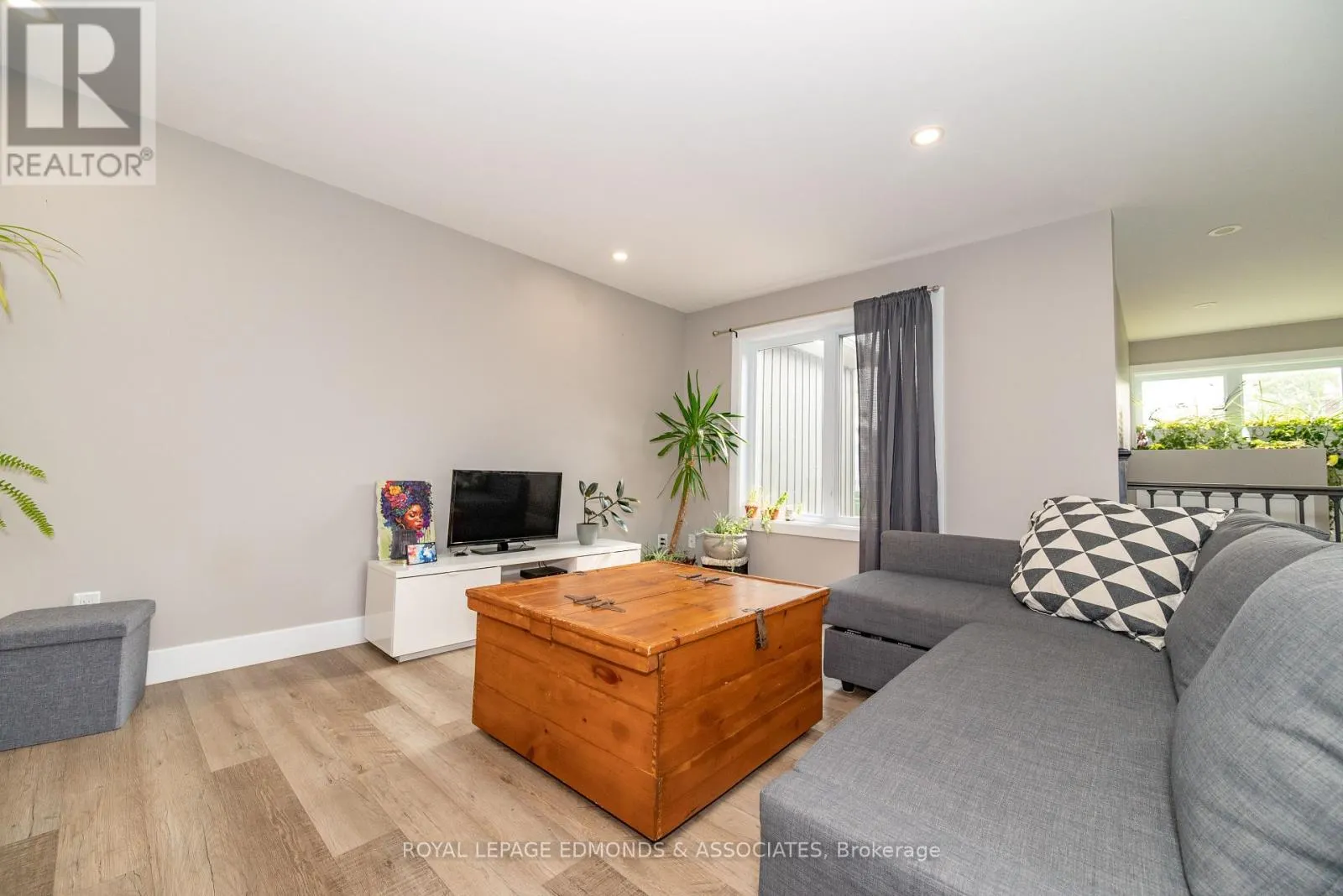 464 DOMINION STREET